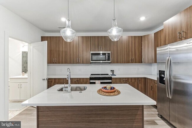 Building Photo - 5801 Ridge Ave Unit 318 Rental