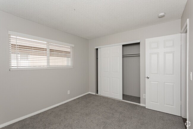 2BR, 1BA - 940 SF - Imperial Place Apartments