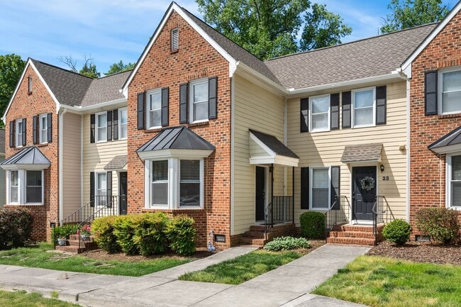 Building Photo - Sunlit Downing Creek townhome with private deck, open layout, and easy access to Duke, UNC, and RTP.