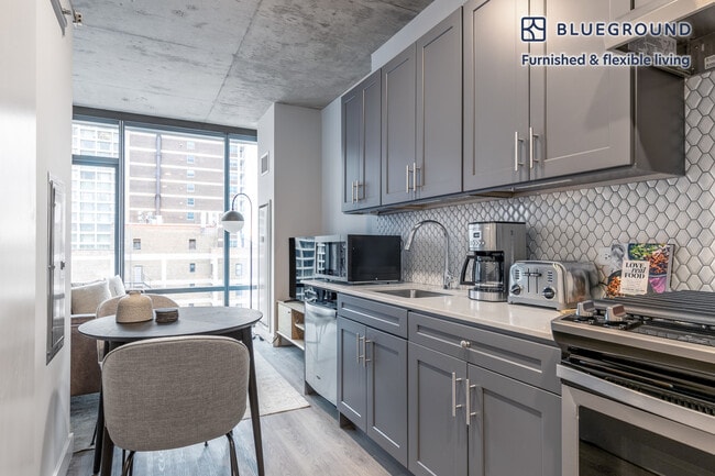 Photo - 450 W Belmont Ave Unit FL15-ID202