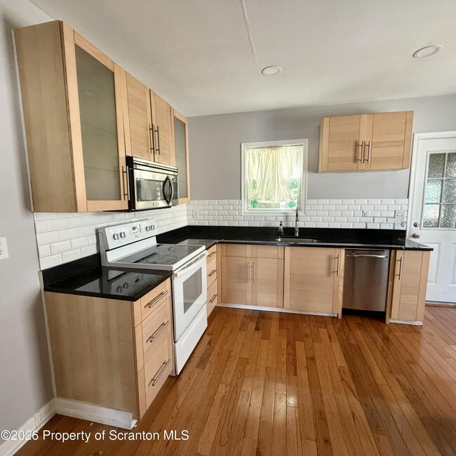 Photo - 530 Myrtle St