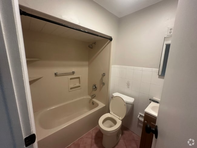 Building Photo - 544 Franklin St Rental