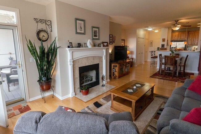 Photo - 2 Bedroom Lake Michigan Condominium Unit 211