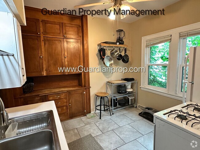 Building Photo - 2230 Buchanan St NE Unit #1 Rental