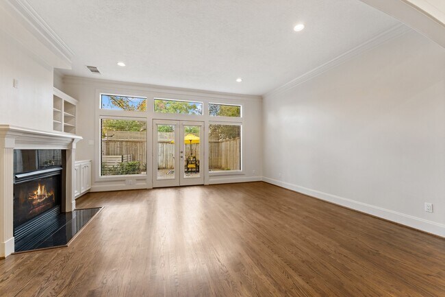 Photo - 5422 Gibson St