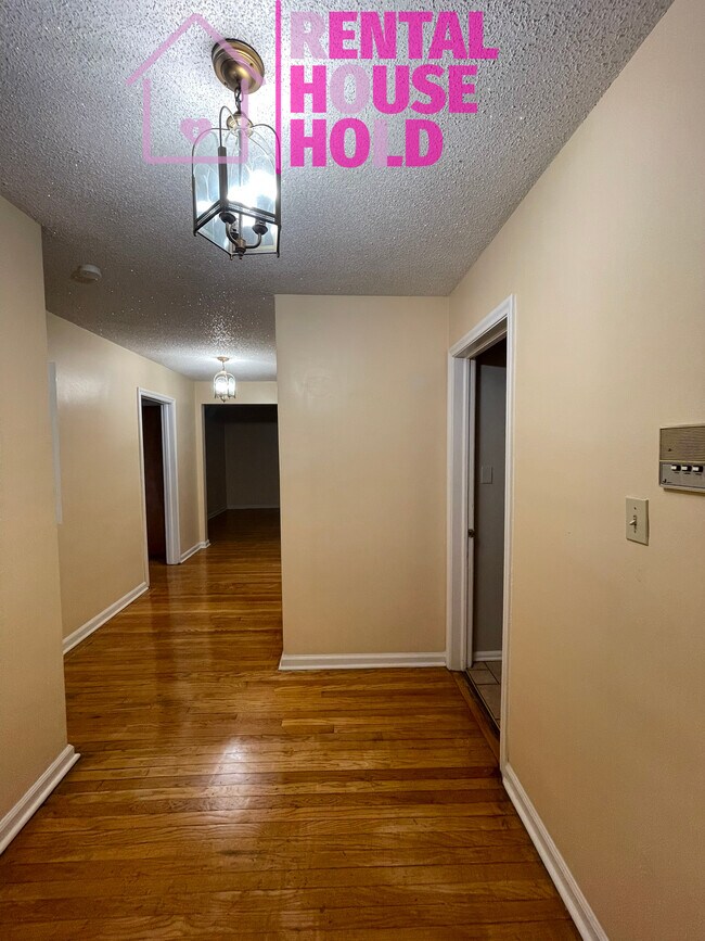 Building Photo - 2557 W McNichols Rd