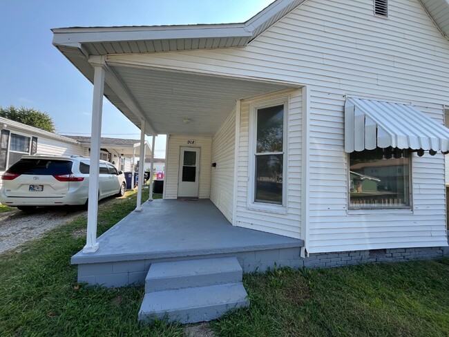 Building Photo - 918 S Seminary St Rental