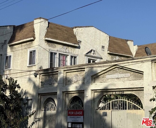 Building Photo - 116 S Mathews St Unit 124  1/2