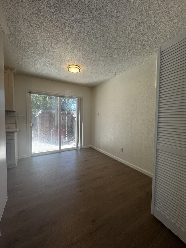Photo - 370 Bird St