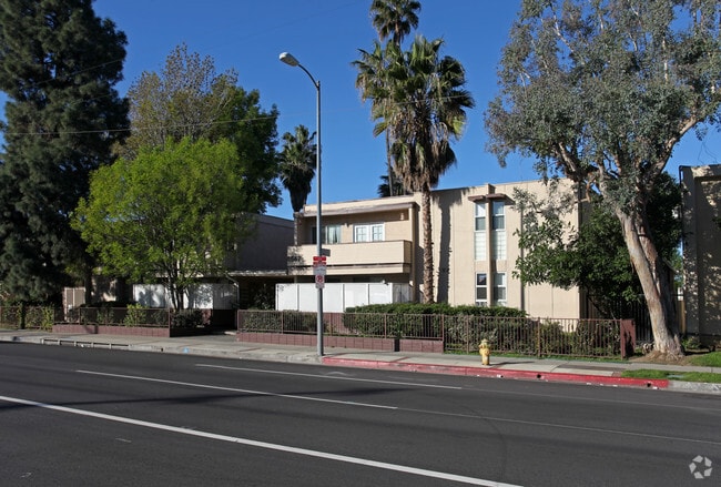 Building Photo - 8567 Balboa Blvd Rental