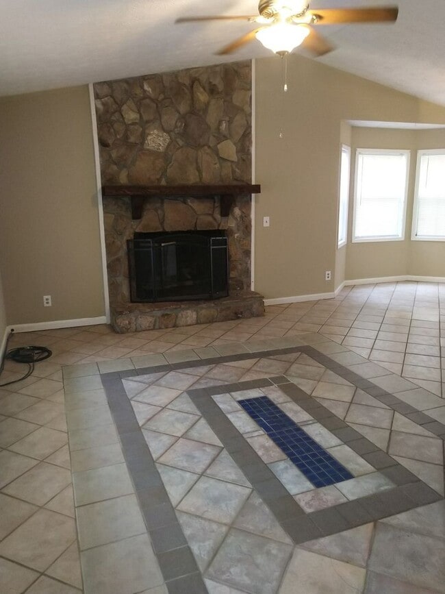 Photo - 2425 Justin Dr SW