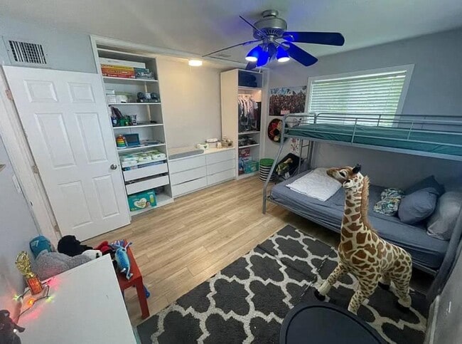 Building Photo - 6500 SW 4th St