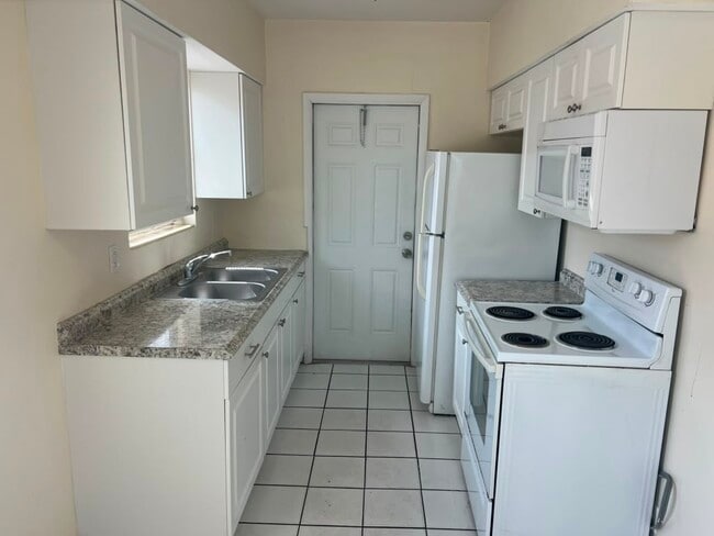 11870 NE 16th Ave Unit 4