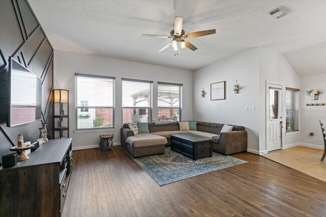 Photo - 8222 Groveland Hills Dr