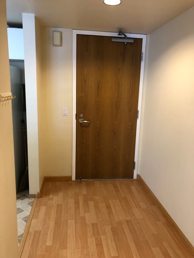 Photo - 988 Franklin St