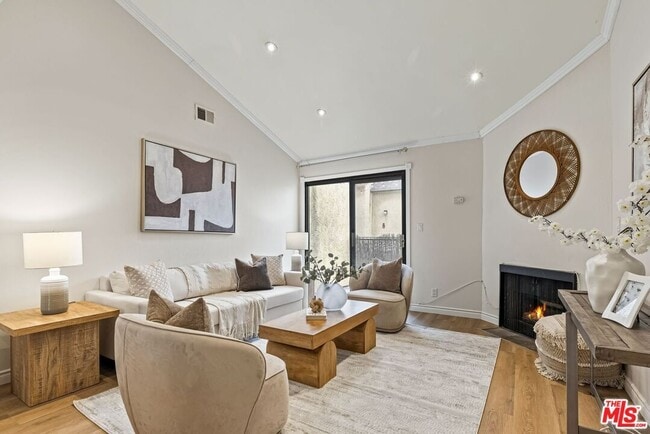 Building Photo - 620 W Hyde Park Blvd Unit 313