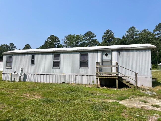 Building Photo - 2 Bed, 1 Bath newly renovated mobile home ...