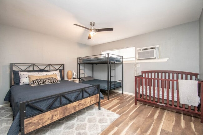 Photo - 7813 Detroit St Unidad FL1-ID1257706P