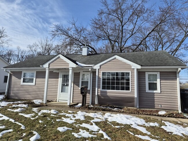 Building Photo - 484 Carol Dr