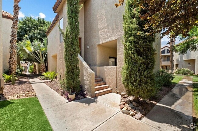 Building Photo - 10301 N 70th St Rental