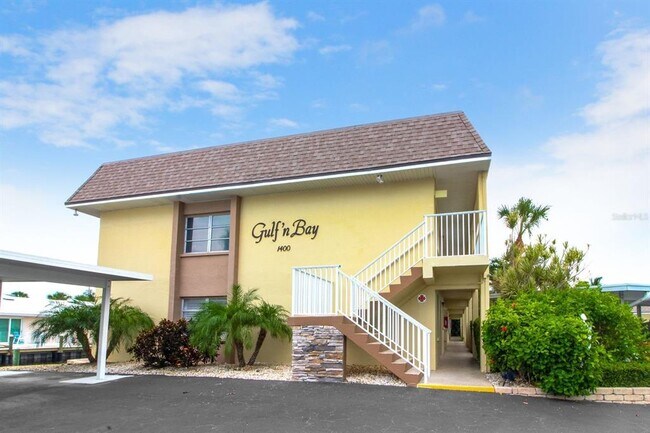 1400 Tarpon Center Dr Unit 111