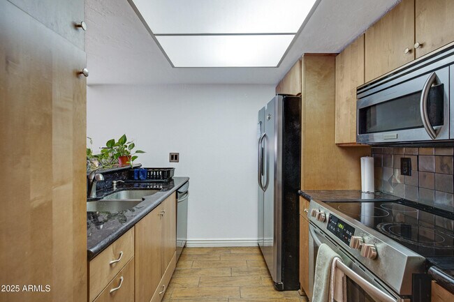 Building Photo - 540 N May Unit 1131