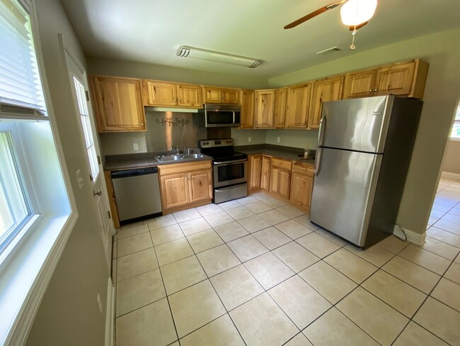 Photo - 2/1 Duplex off N. Monroe