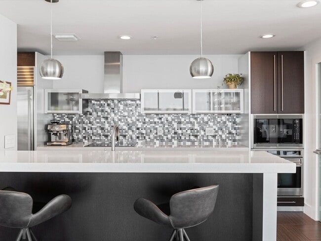 Photo - Large Corner Unit at STAR TOWER! Unit #801