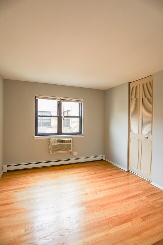 2835 N Cambridge Ave Unit 201