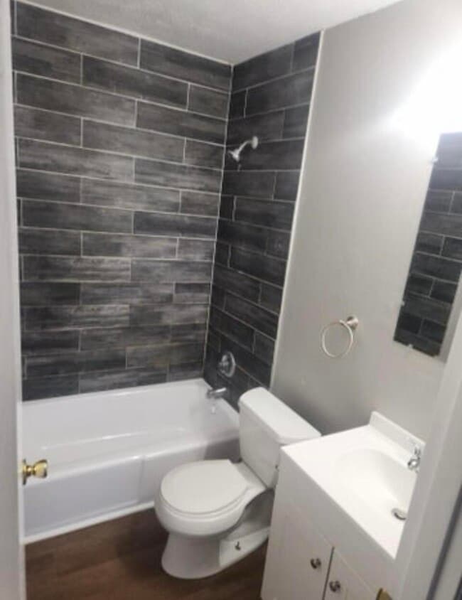 Photo - 1208 Venetian Cir