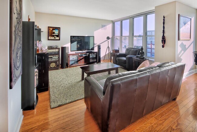 Photo - 1125 Maxwell Ln Unit 1125