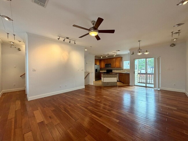 Photo - 1402 Parker Ln