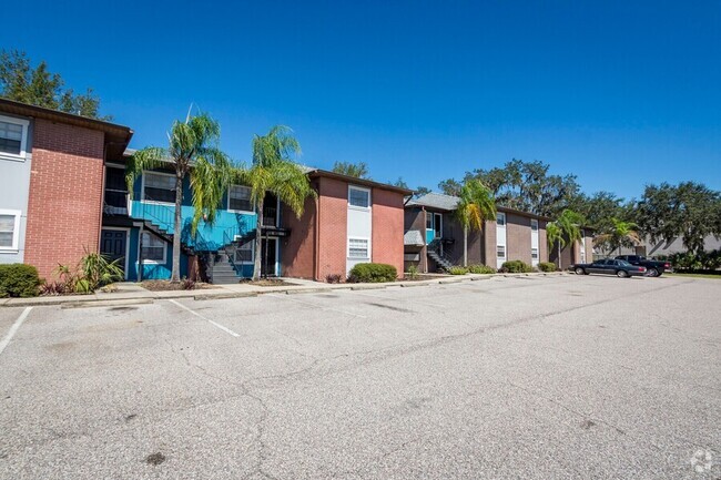 Building Photo - Lake Silver Apartments Unit 6-B