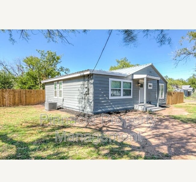 Photo - 1902 Coleman St