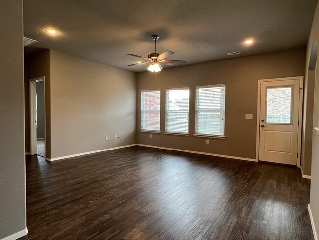 Photo - 1306 W Walker Dr