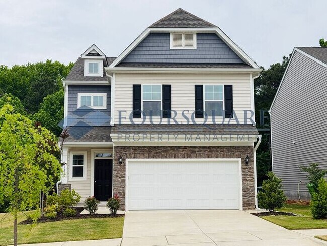 Building Photo - End-Unit Townhome with Fenced Yard, Washer/Dryer included & 2-Car Garage – Comfortable & Convenie...