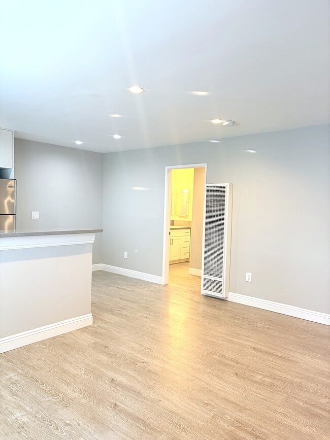 Living room - 5912 Willoughby Ave