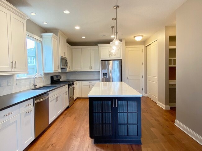 Kitchen - 6900 Crosby Ct