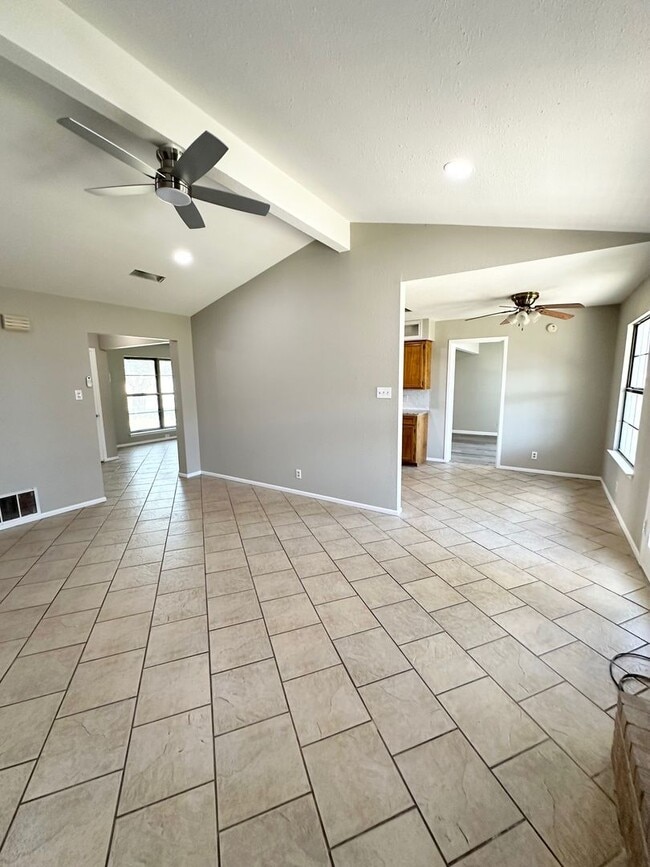 Photo - 3 Bed 2 Bath Fully Remodeled!