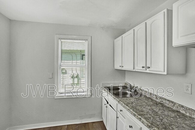 Photo - 1547 Francis St