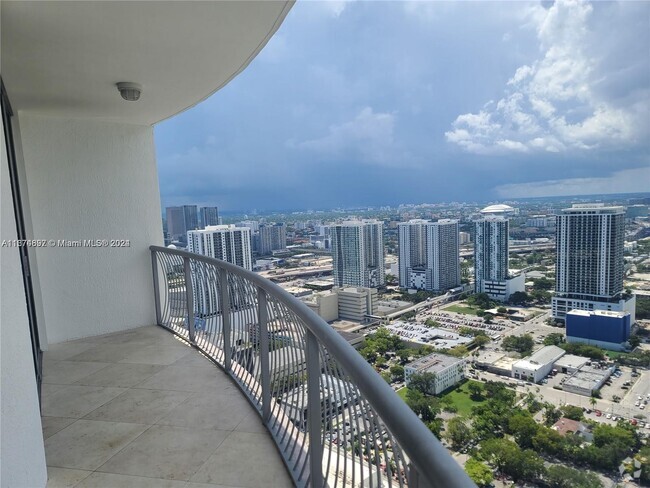 Building Photo - 1750 N Bayshore Dr Rental