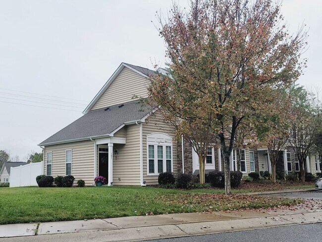 Photo - Great end unit in Waters Edge! Master on the main!