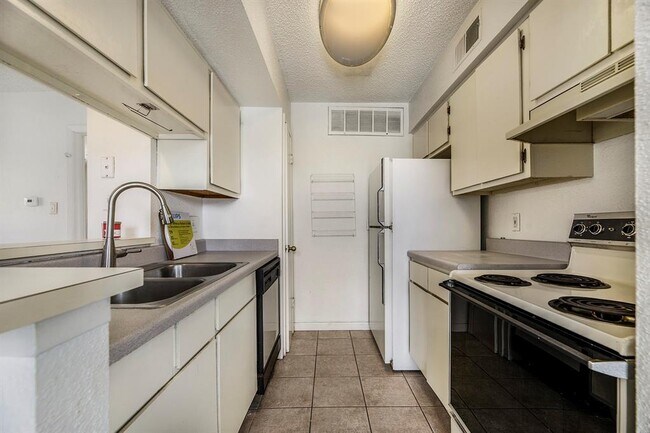 Photo - 250 El Dorado Blvd