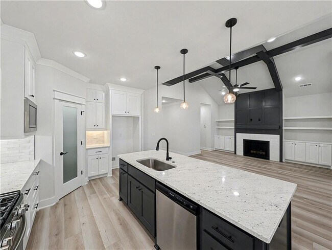 Photo - 7842 Scenic Vly Ave