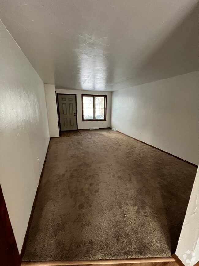 Building Photo - 2 Bed 1 Bath Duplex Rental