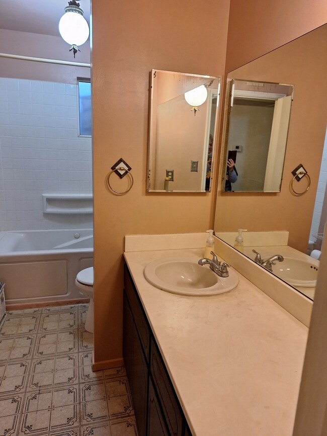 Photo - 8902 N 13th St