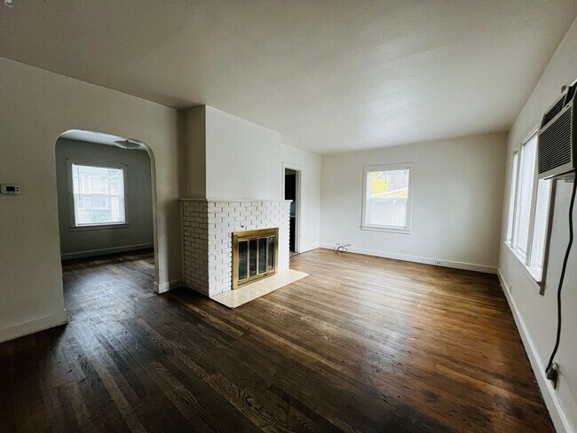 Photo - 1711 W Bell St