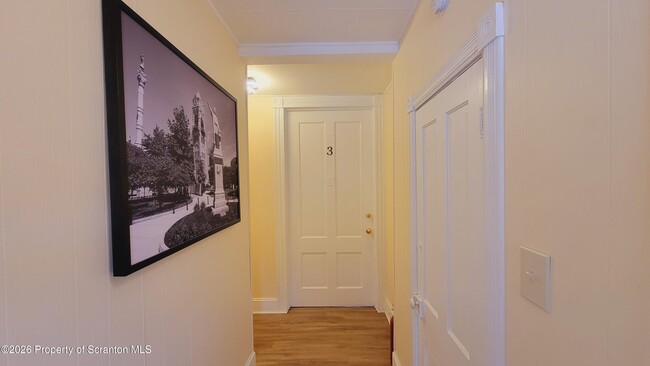 Photo - 864 S Main St