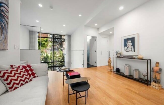 Photo - 109 Chandler St Unit 1