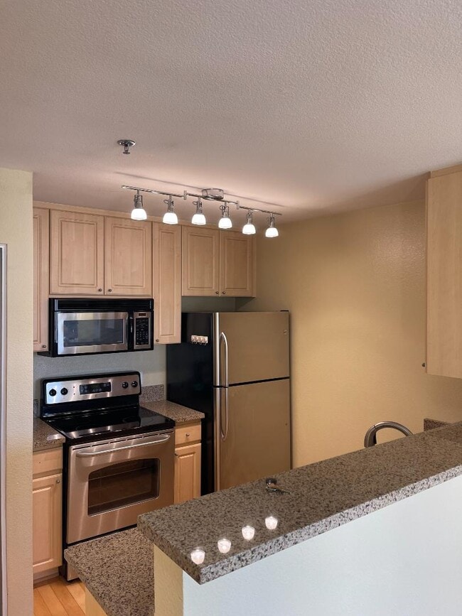 Photo - 1970 Columbia St Condo